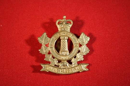 Le Regiment de Hull Cap Badge