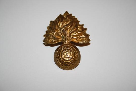 WW2 Gilt Sweet heart pin - Grenadier Gaurds of Canada 