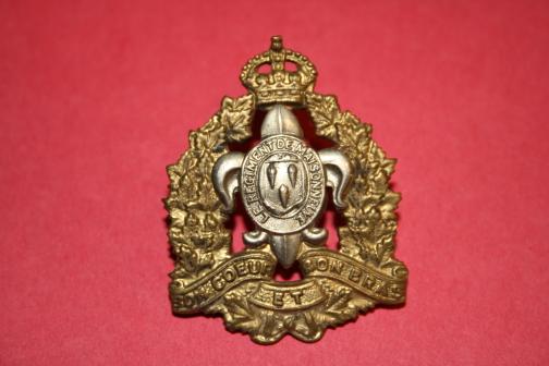 Le Regiment de Maisonneuve Cap Badge