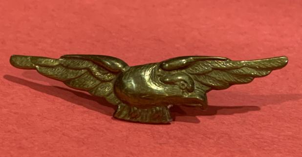 WW2 RCAF Brass Eagle off cap badge